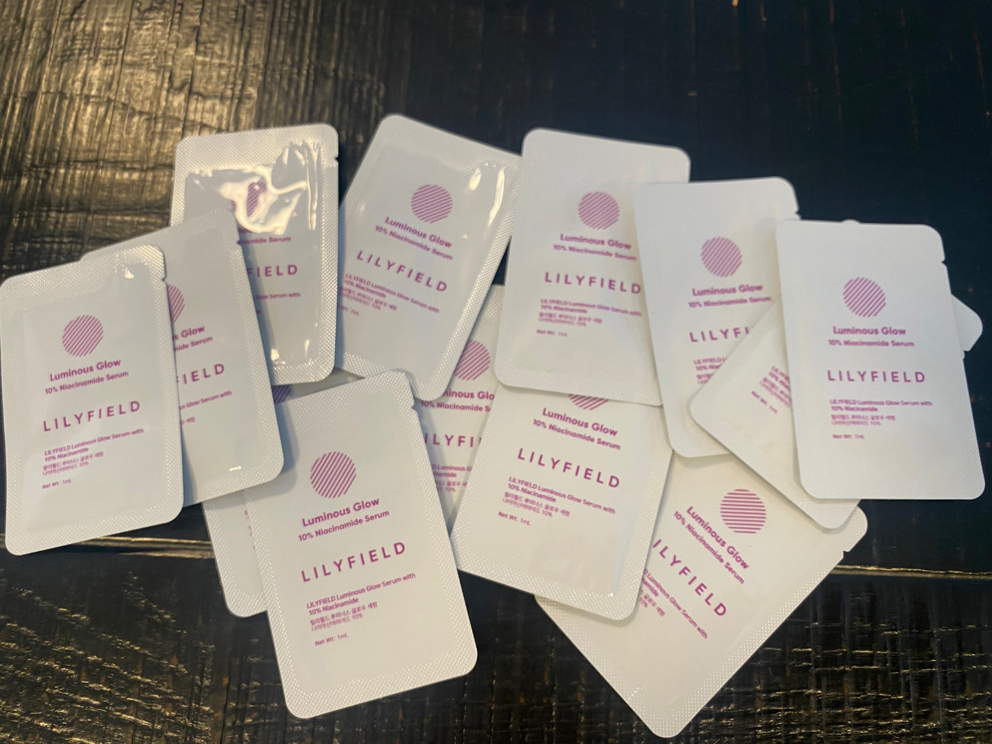 LILYFIELD Luminous Glow Serum with 10% Niacinamide - *1ml sachet