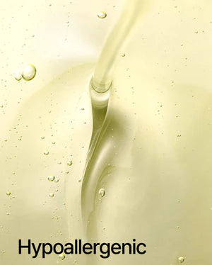 How to use—massaging anua control cleansing oil on dry face to melt makeup and SPF How to use—massaging anua control cleansing oil on dry face to melt makeup and SPF