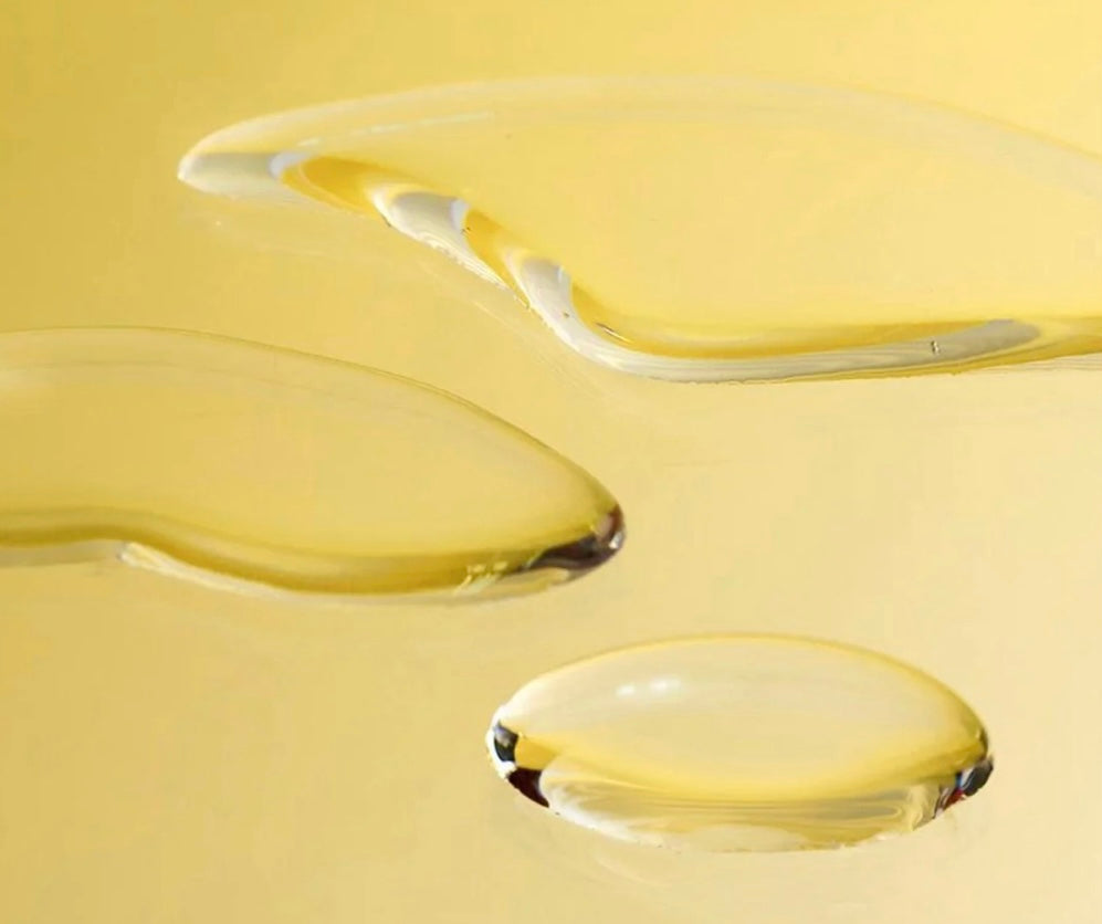 Lightweight and refreshing texture of D'Alba White Truffle Spray Serum Lightweight and refreshing texture of D'Alba White Truffle Spray Serum