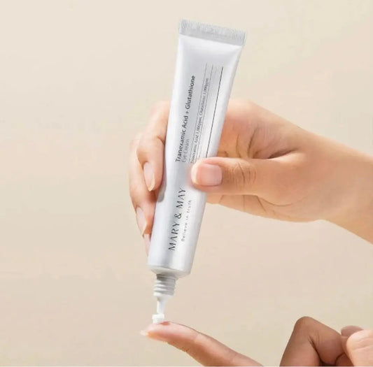 Smooth texture of Mary & May Tranexamic Acid Glutathione Eye Cream