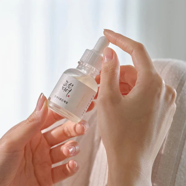 Drop of Beauty of Joseon Glow Deep Serum on pipette, lightweight hydrating texture