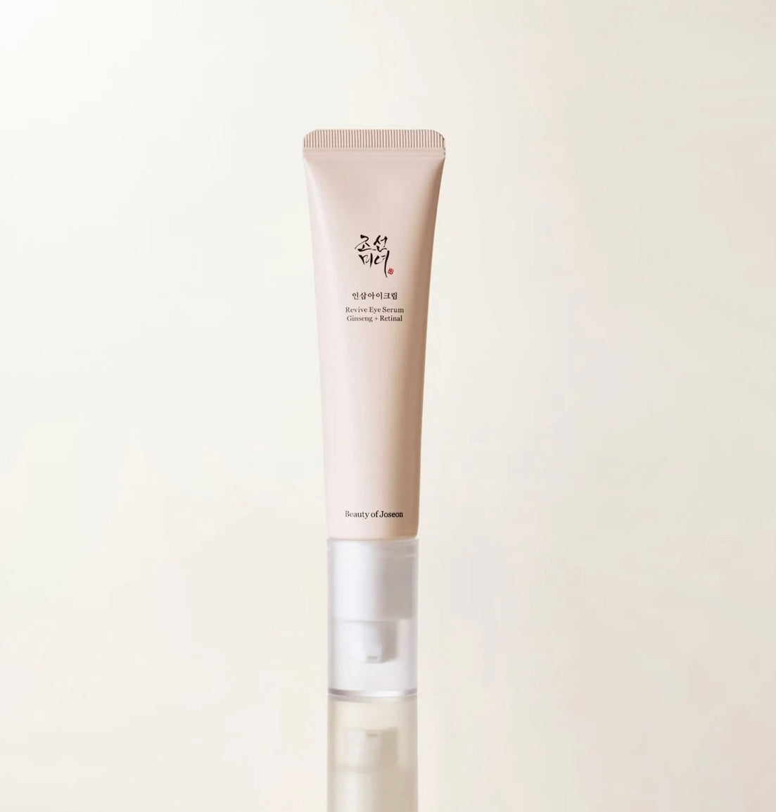 Demonstrating the lightweight, non-sticky texture of the Light On Serum