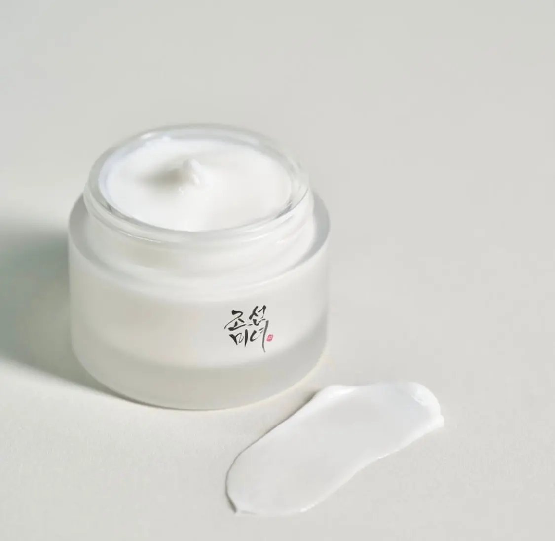 Dynasty Cream rich velvety texture closeup – deeply hydrating Korean moisturizer