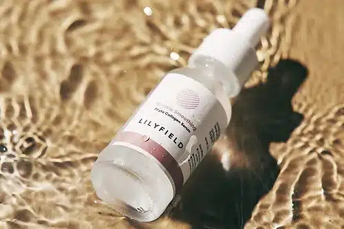 Drops of LILYFIELD Wrinkle Smoothing Serum with Phyto Collagen showing lightweight texture