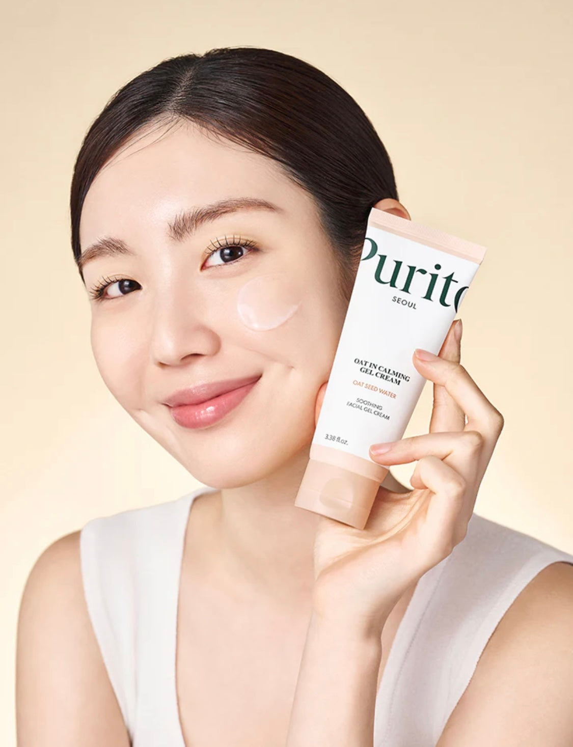 Applying Purito oat in calming gel cream on skin