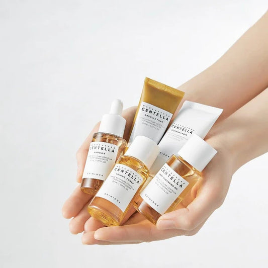 Centella Light Cleansing Oil 30ml deep makeup and sunscreen remover included in the SKIN1004 travel kit.